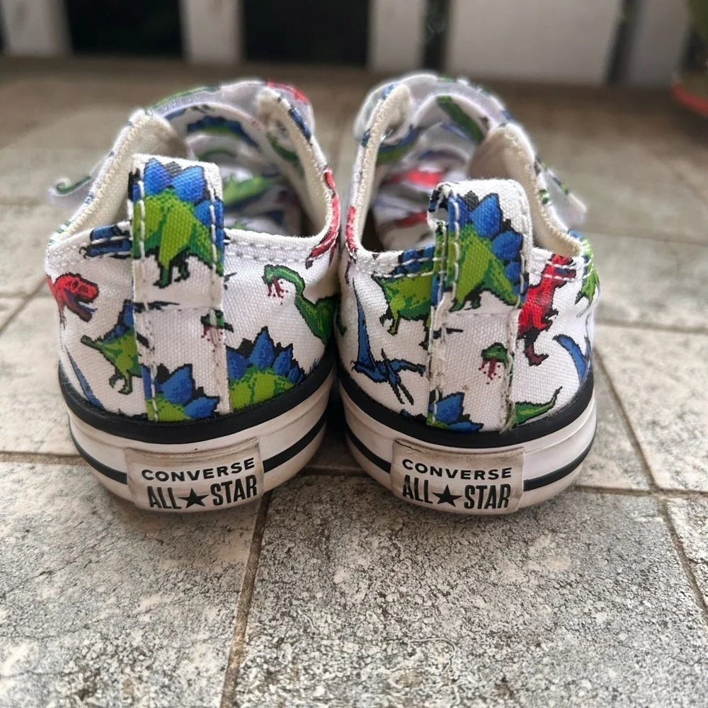 Converse Kids Dinosaur Print Shoes - White sz 6